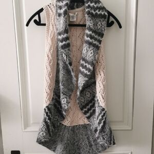 Max Studio Girls crochet cozycore boho style open vest. Size 14.